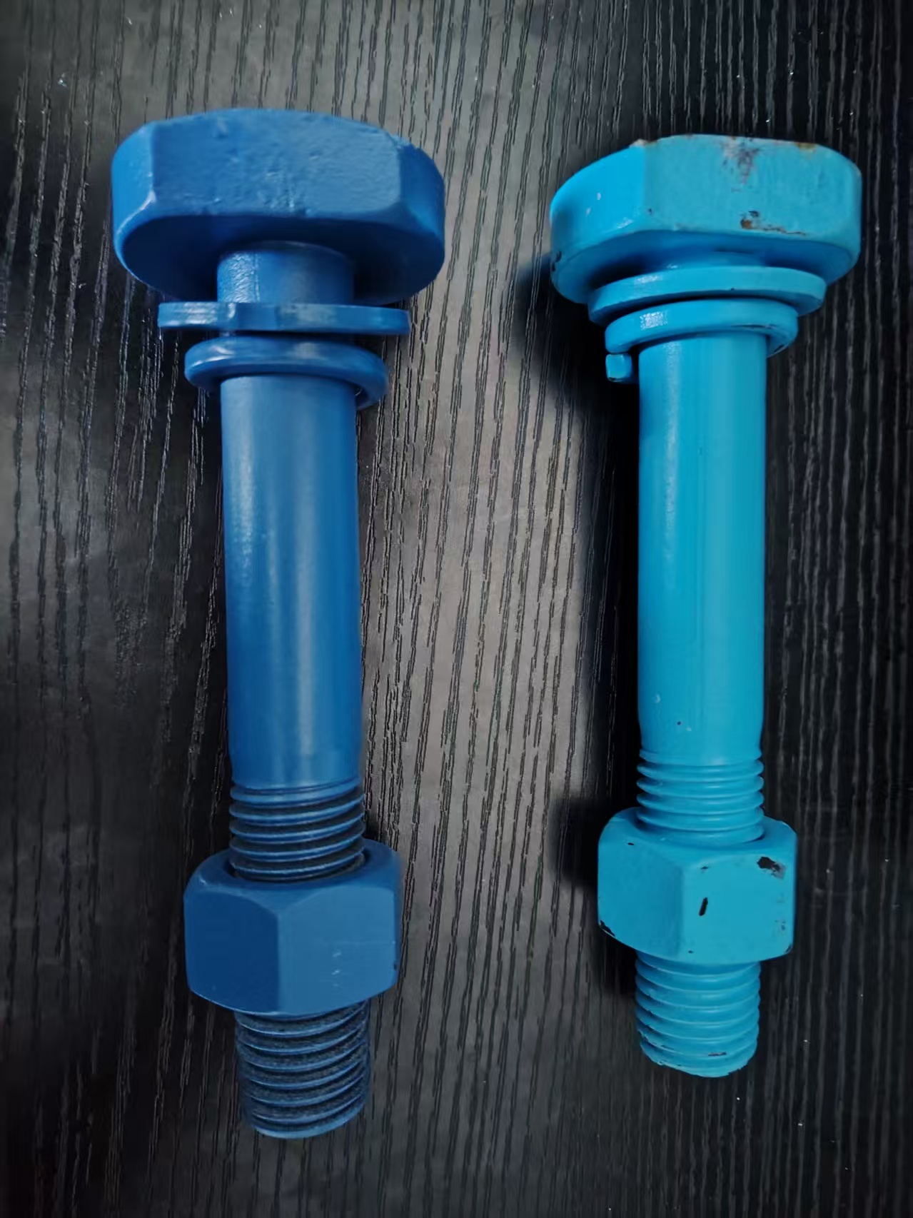 Coated bolts and nuts showing thread form at low film build